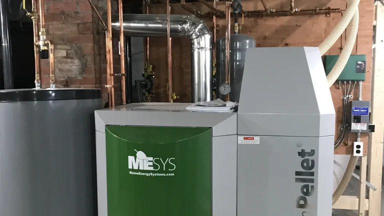 Chaudière à bois : l’air et le conduit comptent autant que l’appareil