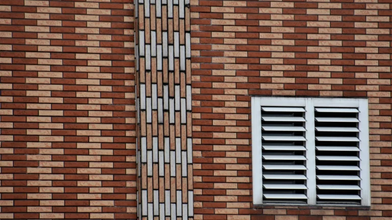 Quelle VMC pour une maison ancienne : comparatif des solutions