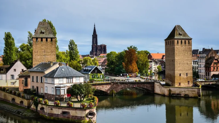 Installateur VMC à Strasbourg : choisir entre simple et double